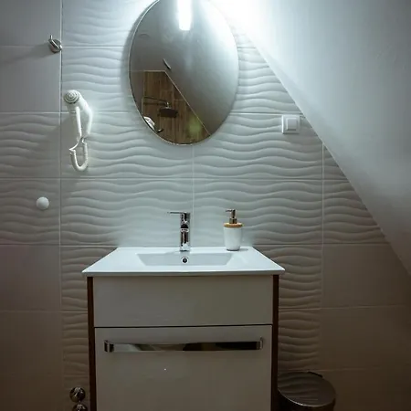 Apartment Zlatarska Pahulja --- 